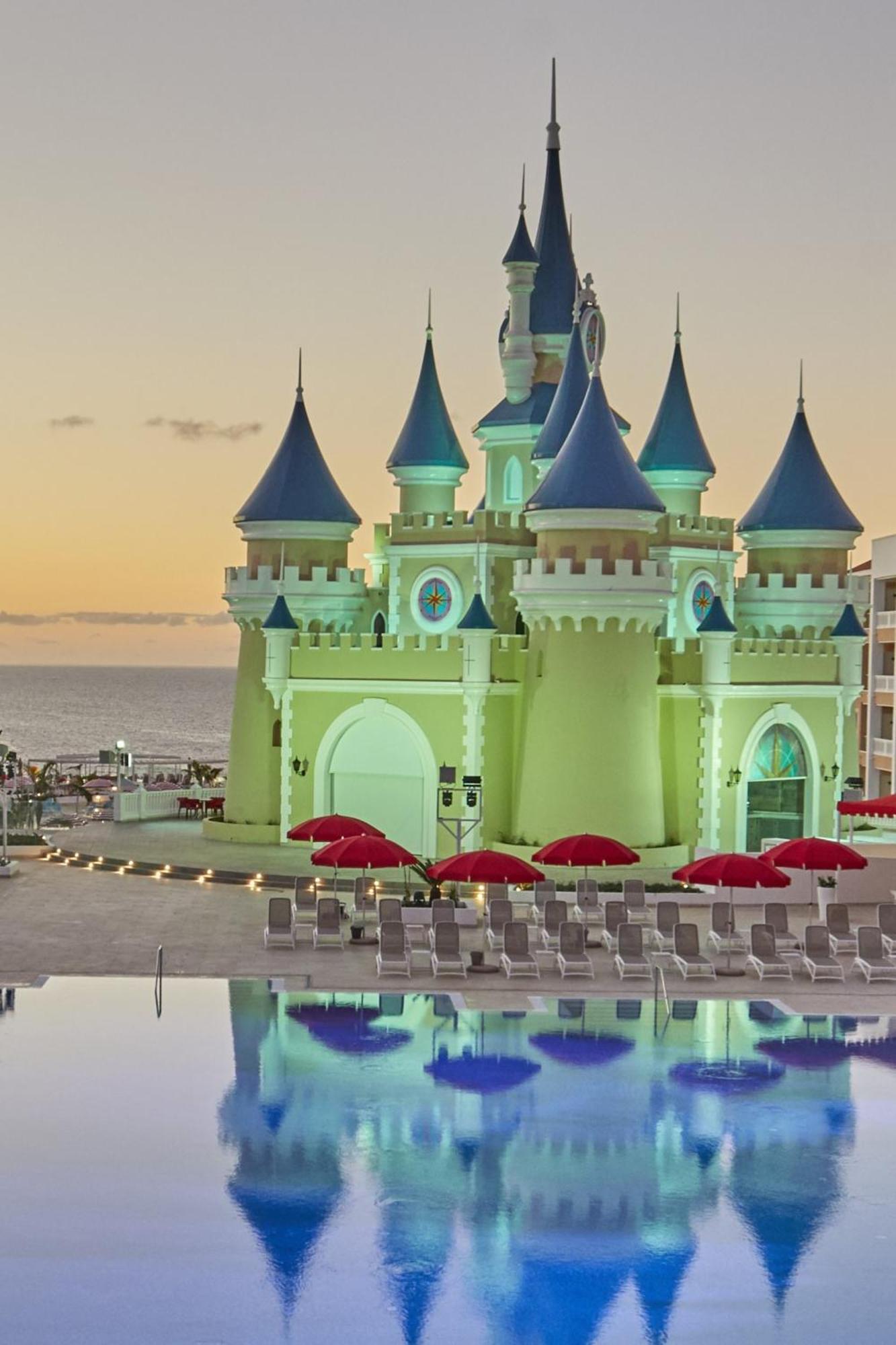 Bahia Principe Fantasia Tenerife San Miguel de Abona Exterior foto The Land of Legends Theme Park