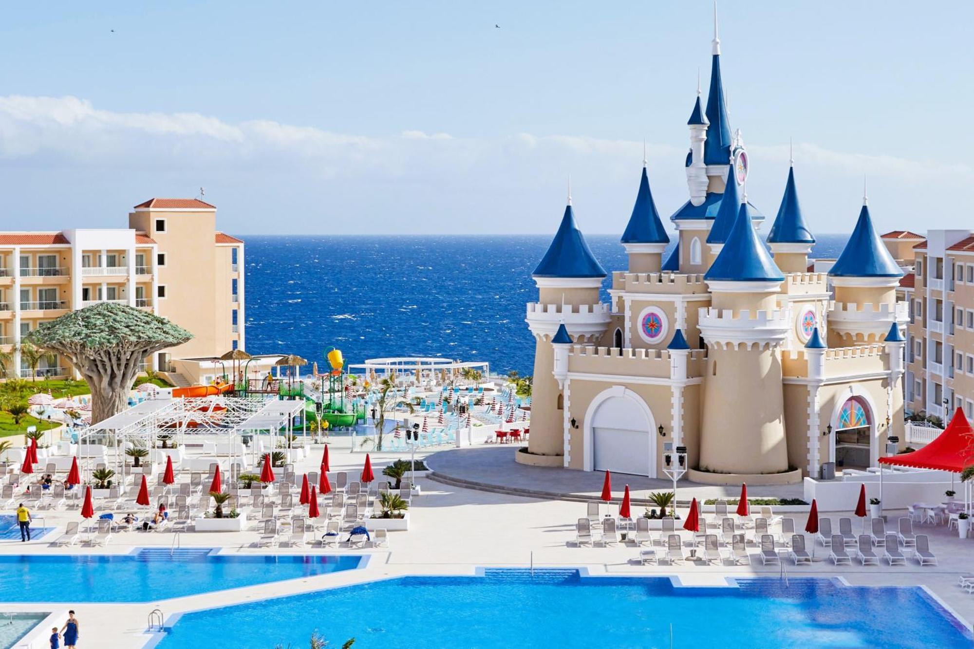 Bahia Principe Fantasia Tenerife San Miguel de Abona Exterior foto The Land of Legends Theme Park