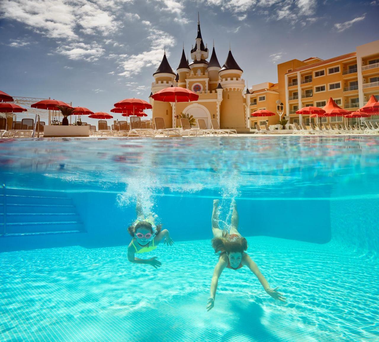 Bahia Principe Fantasia Tenerife San Miguel de Abona Exterior foto The swimming pool at the Atlantis Paradise Island resort